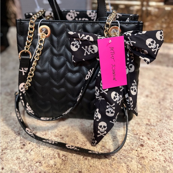 BETSEY JOHNSON XOSUNNY Puffy Hearts w/ Skull Scarf Attachment NWT - Picture 15 of 15